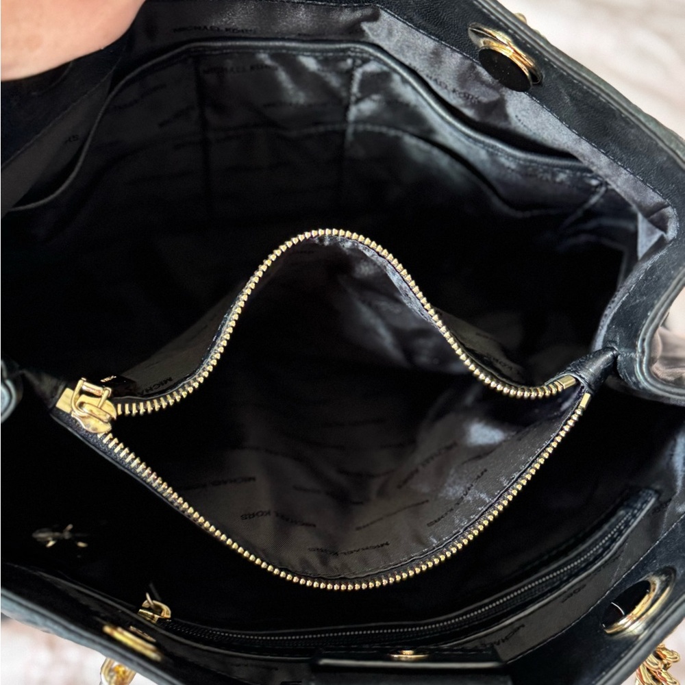Michael Kors Black Quilted Leather Handbag & Matching Wallet Gently Used - Picture 6 of 6